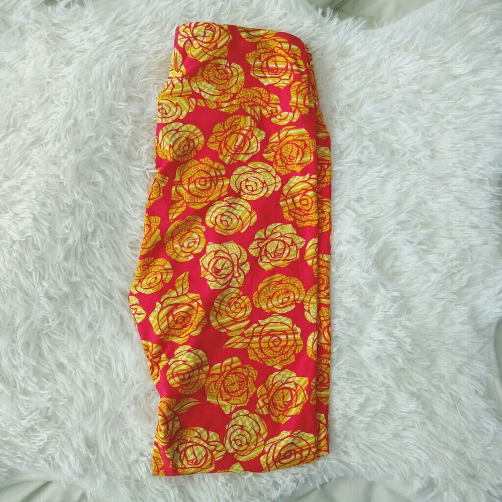 🌹LULAROE OS disney rose leggings